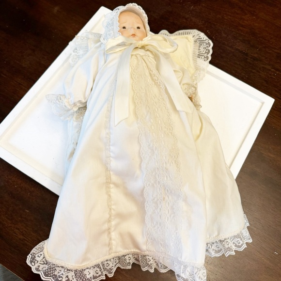 Marie Shay Beautiful Christening Porcelain Doll Full Gown 2 Pillows Vintage - Picture 3 of 16
